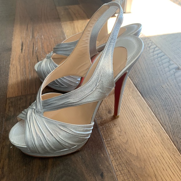 Louboutin heels 👠 - Picture 3 of 4